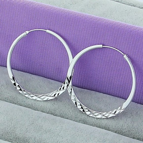 New 18K White Gold Diamond Cut Round Hoop Earrings - Picture 1 of 5